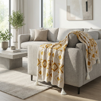 شال مبل پانچ خردلی روی مبل