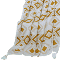 شال مبل پانچ خردلی از نمای نزدیک