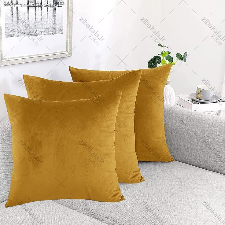 کوسن مخمل خردلی از نمای نزدیک