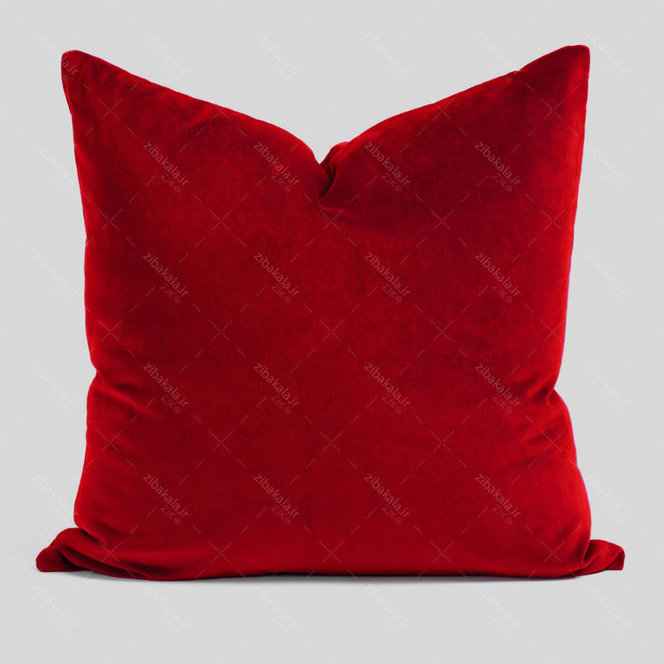 کوسن مخمل زرشکی از نمای نزدیک