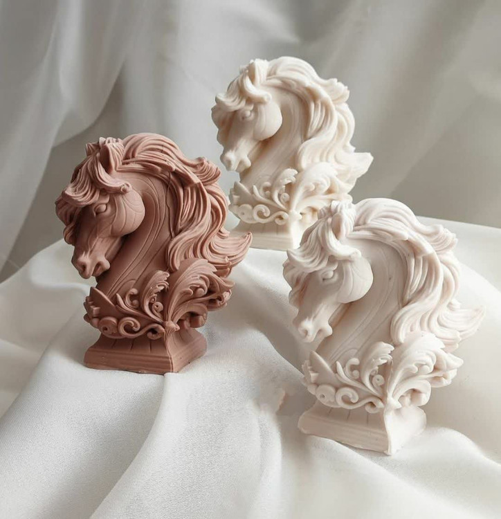 شمع اسب نماد سال 1405